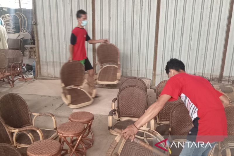 Pemkab Cirebon mengejar target investasi dengan benahi layanan perizinan