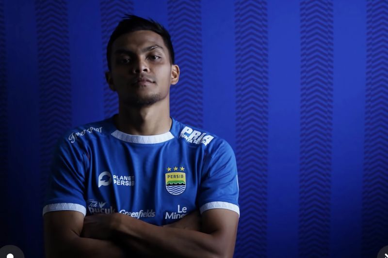 Persebaya Surabaya resmi pulangkan Rachmat Irianto dari Persib Bandung