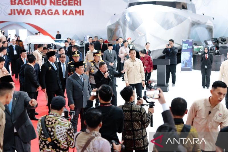 Prabowo tinjau kapal rudal siluman buatan Republikorp di Indo Defence
