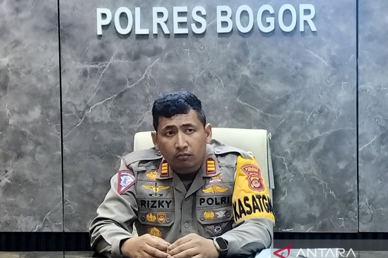 Nggak pandang bulu, Polres Bogor tilang patwal Dishub yang bonceng KDM tanpa helm