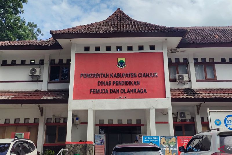 Hari pertama 6.000 calon siswa SMP di Cianjur daftar online