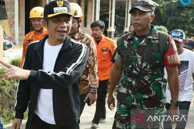 83 keluarga korban tanah bergerak Purwakarta peroleh bantuan Rp10 juta