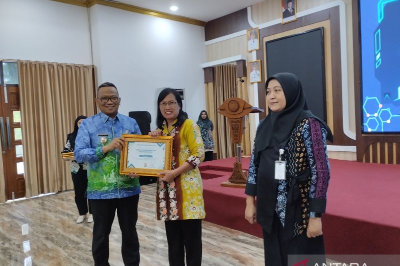 Bupati Tabalong Kalsel ingatkan SKPD percepat serap anggaran