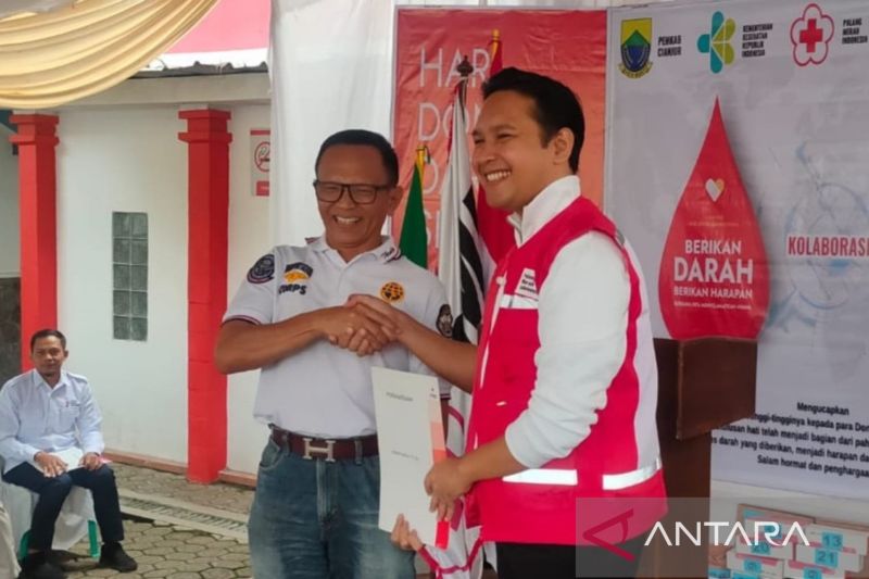 Pemkab Cianjur meminta camat dan kades ajak warga rutin donor darah