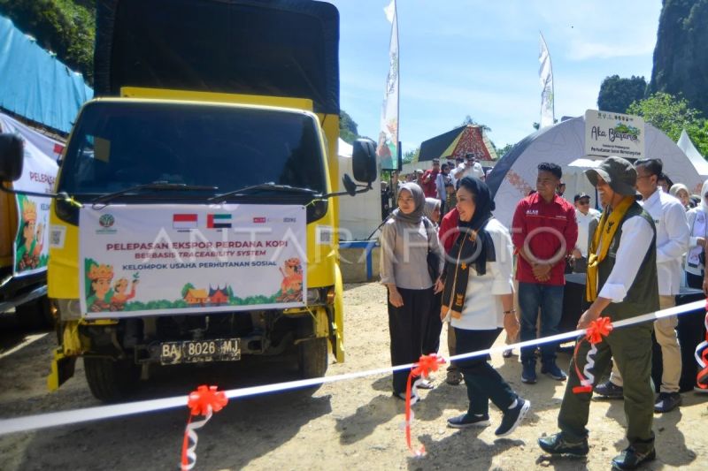 Festival dan expo kelompok usaha pertanian sosial di Limapuluhkota