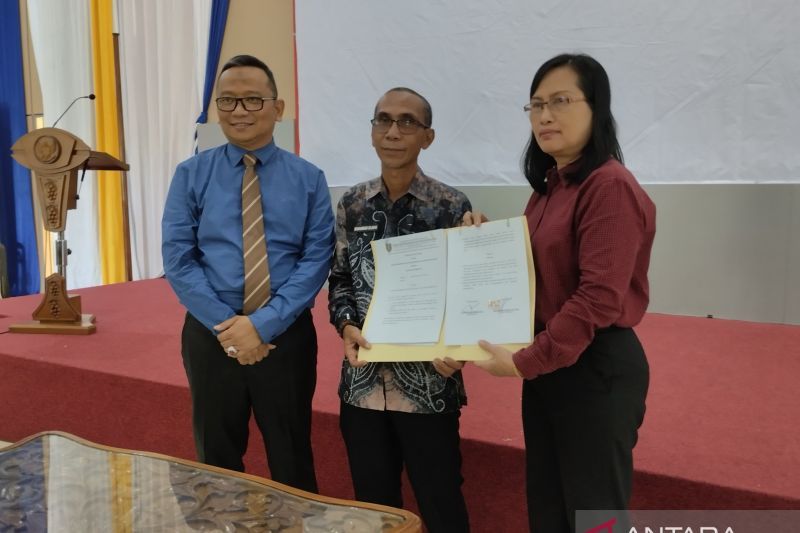 Kades/lurah di Tabalong tandatangani komitmen pengelolaan informasi kependudukan