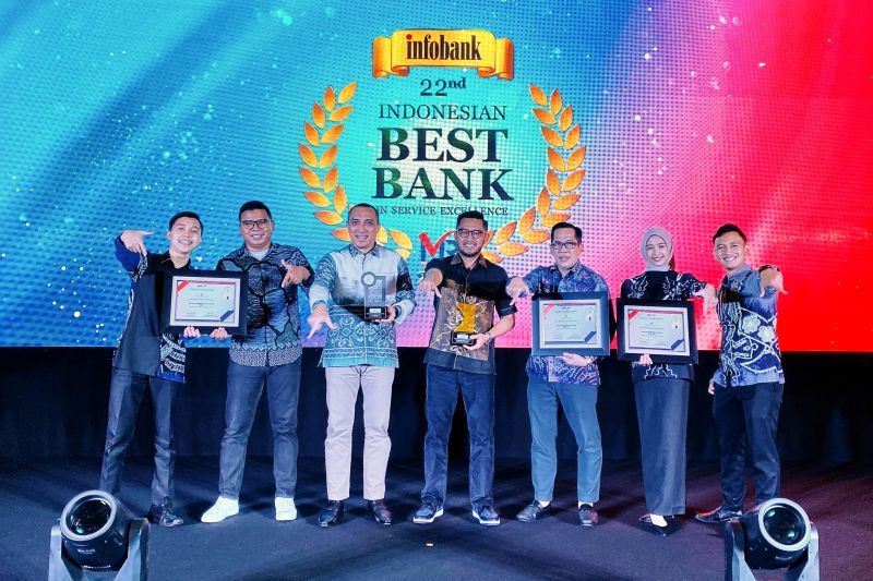 Bank Kalsel raih Golden Trophy selama Lima tahun atas konsistensi kualitas pelayanan
