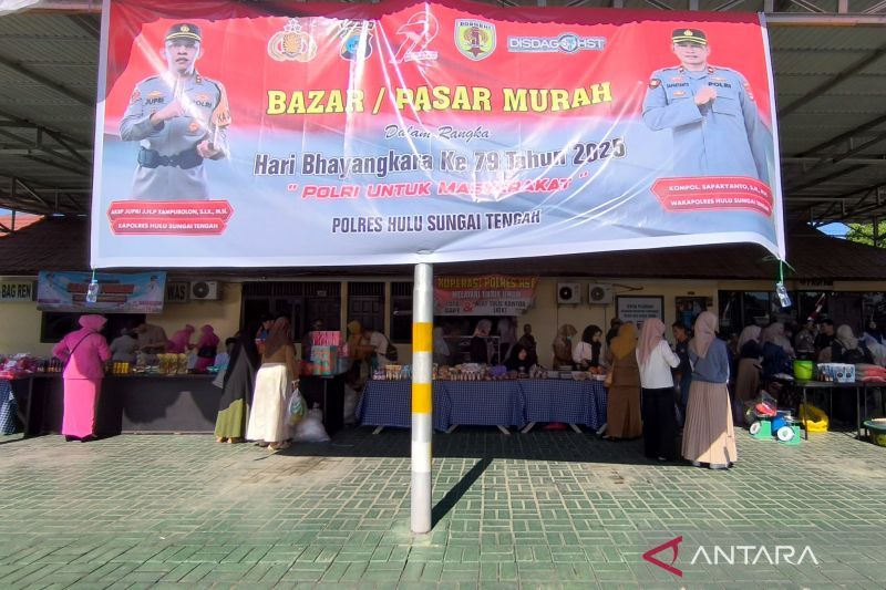 Pemkab HST gelar pasar murah meriahkan Hari Bhayangkara ke-79