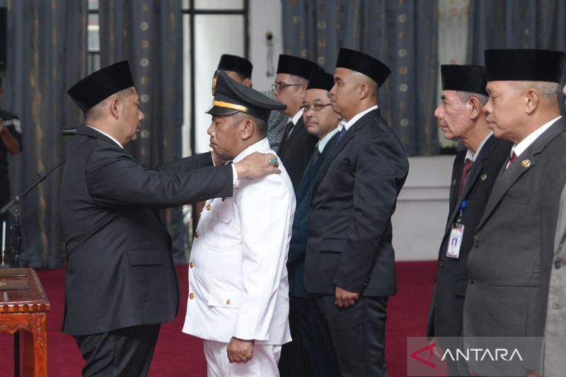 Bupati HST gelar pelantikan perdana bagi sembilan pejabat