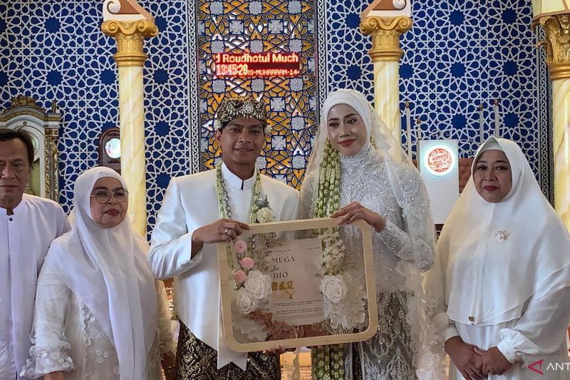 Atlet voli nasional Megawati Hangestri menikah di Masjid Roudhatul Muchlisin Jember