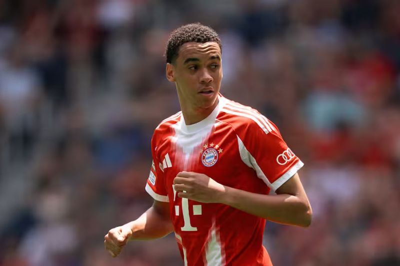 Bayern Muenchen konfirmasi Jamal Musiala mengalami patah tulang fibula
