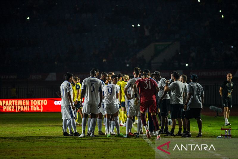 Insiden lampu stadion mati di tengah laga Piala Presiden