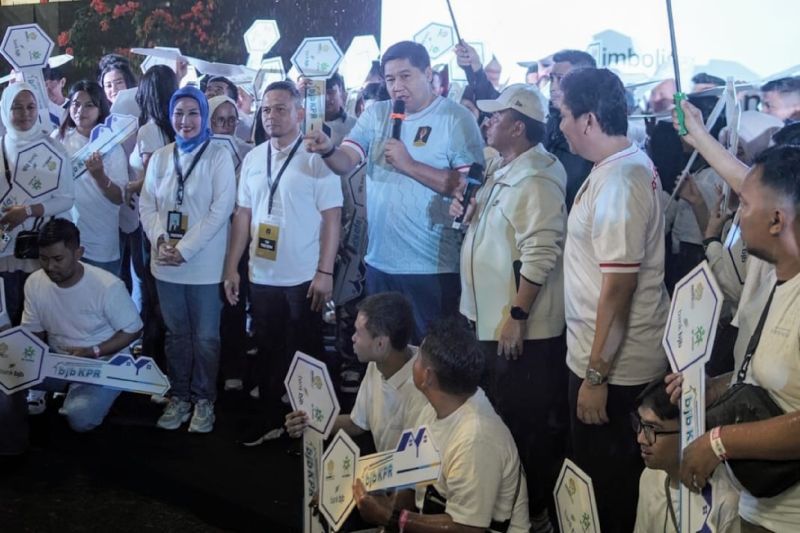 Bank BJB serahkan kunci secara simbolis kepada 100 debitur FLPP