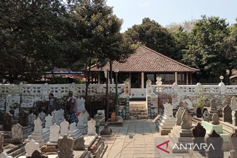 Dinilai meresahkan, DPRD usul membentuk tim khusus atasi pengemis di Makam Sunan Gunungjati