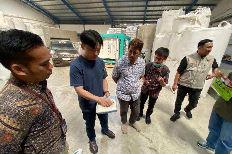 13 merek beras di Bandung Raya diduga oplosan ditarik dari peredaran