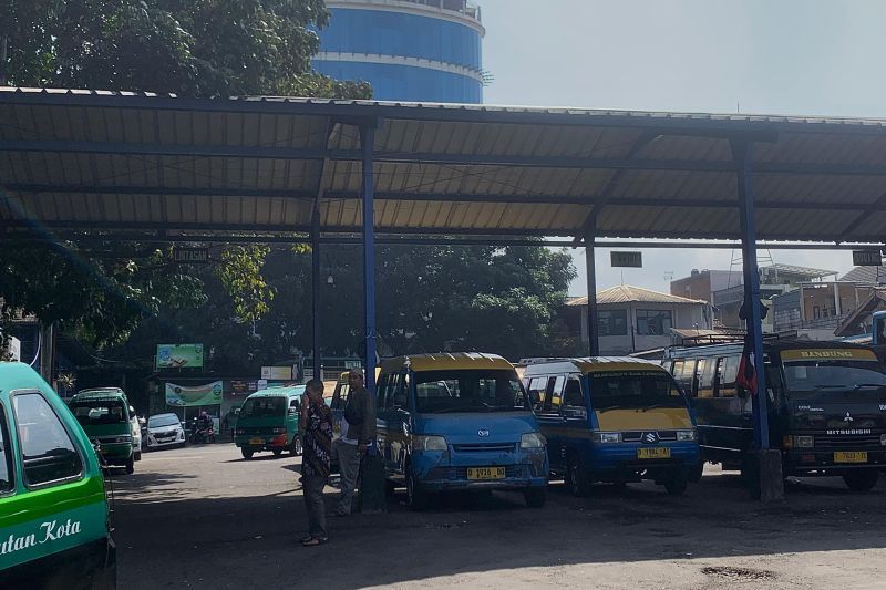 Nasib sopir angkot Kalapa-Ledeng Bandung: pendapatan semakin turun
