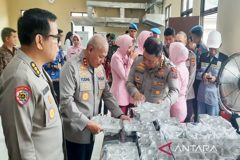 SPPG Polda Kalsel layani 2.000 penerima manfaat pada 13 sekolah