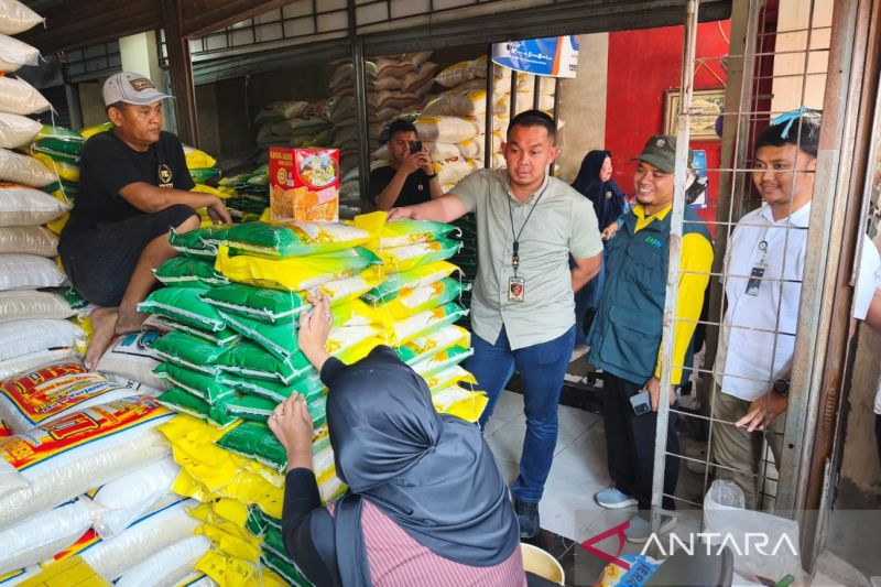 Bulog memastikan penyaluran beras SPHP di Cirebon sesuai mutu dan HET