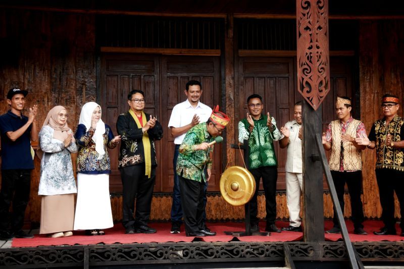 Kalsel kemarin dari budaya lokal Dayak Deah hingga koperasi