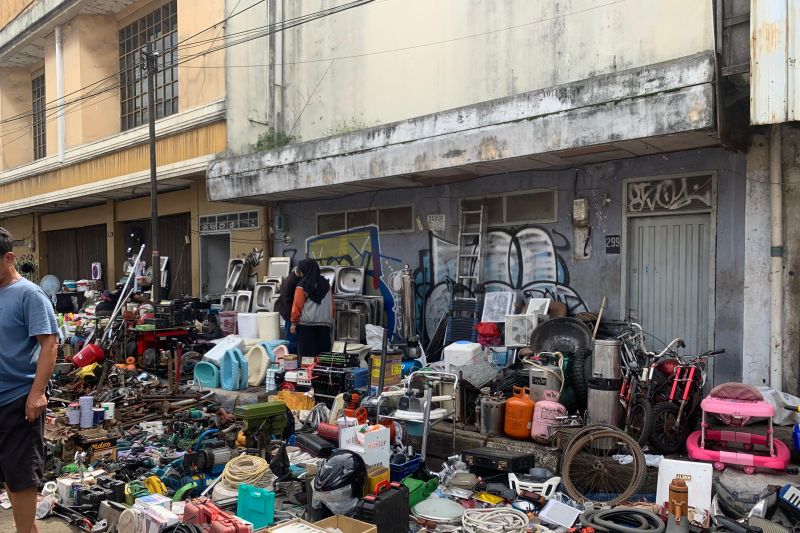 Pasar Loak Astana Anyar Bandung 