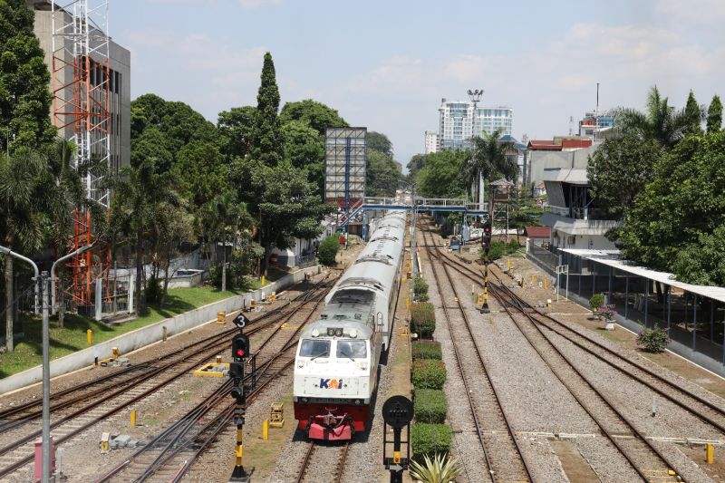 2,4 juta orang menggunakan KA jarak jauh di Daop 2 di Semester I 2025