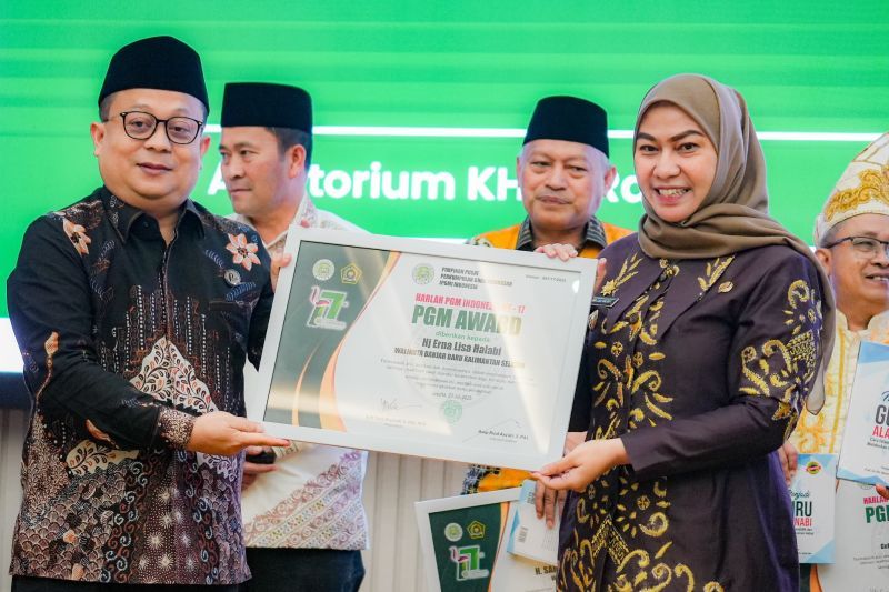 Wali Kota Lisa raih penghargaan dari PGM Indonesia