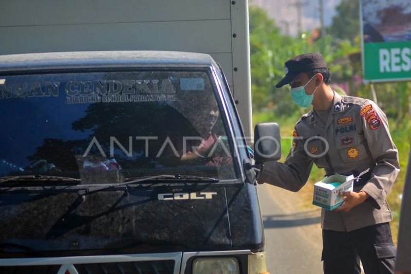 Pembagian masker di Limapuluh Kota
