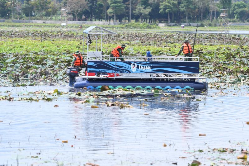 Jadi Inisiator Gerakan Pembersihan Situ Bagendit, TNI AD Libatkan Seluruh Komponen Bangsa