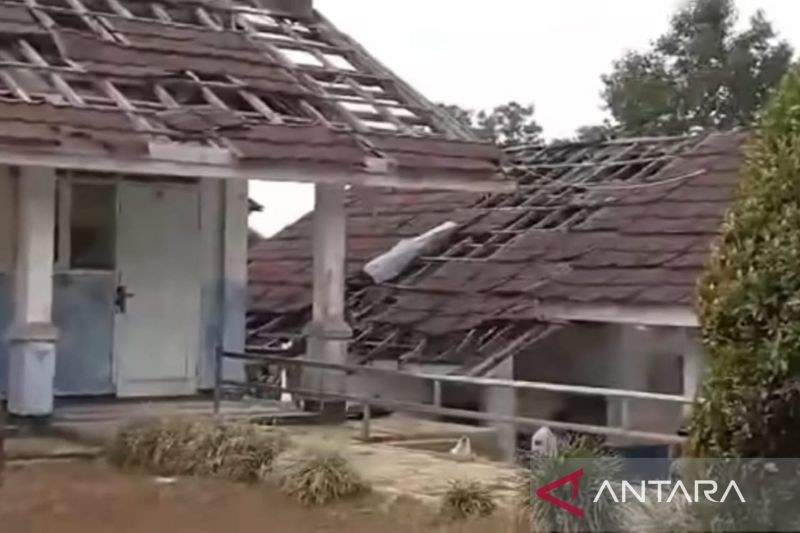 Disdikpora Cianjur sebut perbaikan sekolah rusak dari anggaran tahun 2025