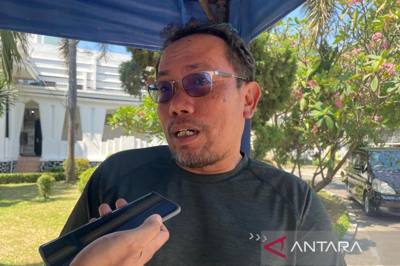 Satpol PP Kota Cirebon kawal penataan PKL di bantaran Sungai Sukalila