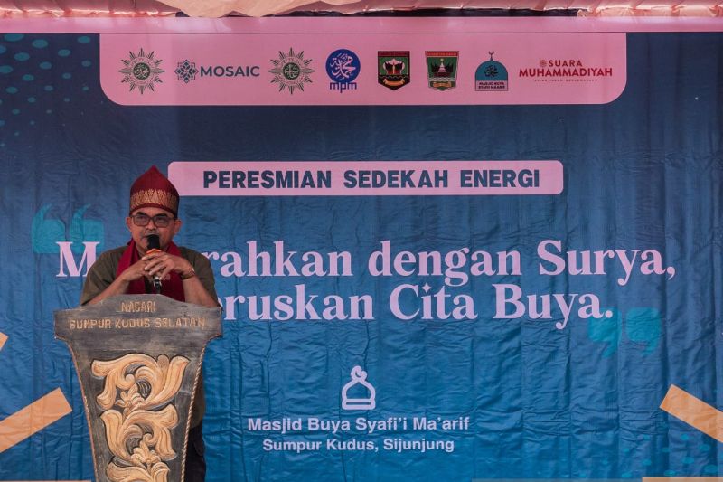Peresmian pemasangan panel surya Masjid Buya Syafii Maarif