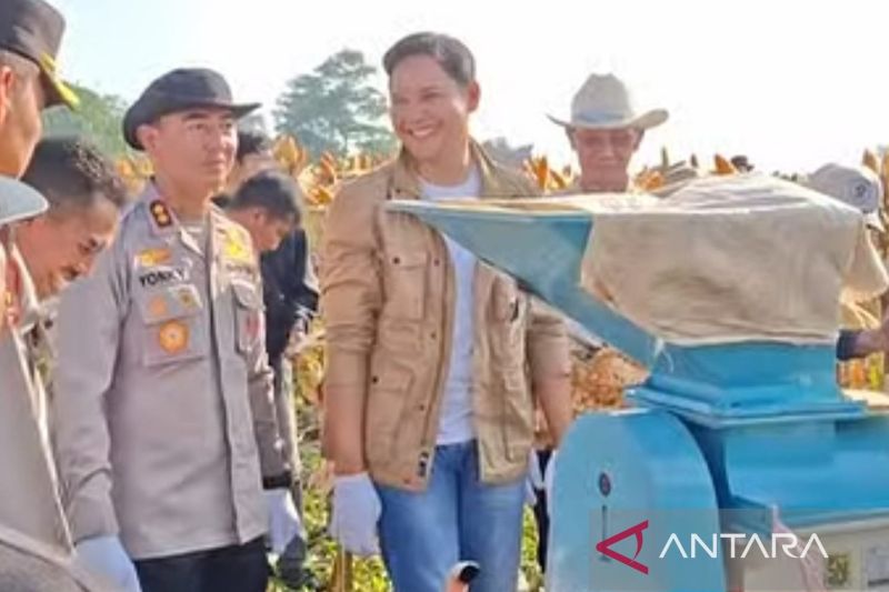 Pemkab Cianjur membantu alat pertanian tingkatkan produksi jagung