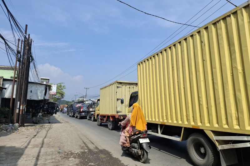 Jalan Bojongsoang macet parah imbas perbaikan jembatan Dayeuhkolot