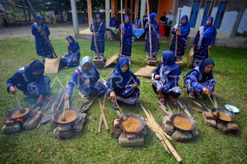 Tradisi manumbuak ampiang