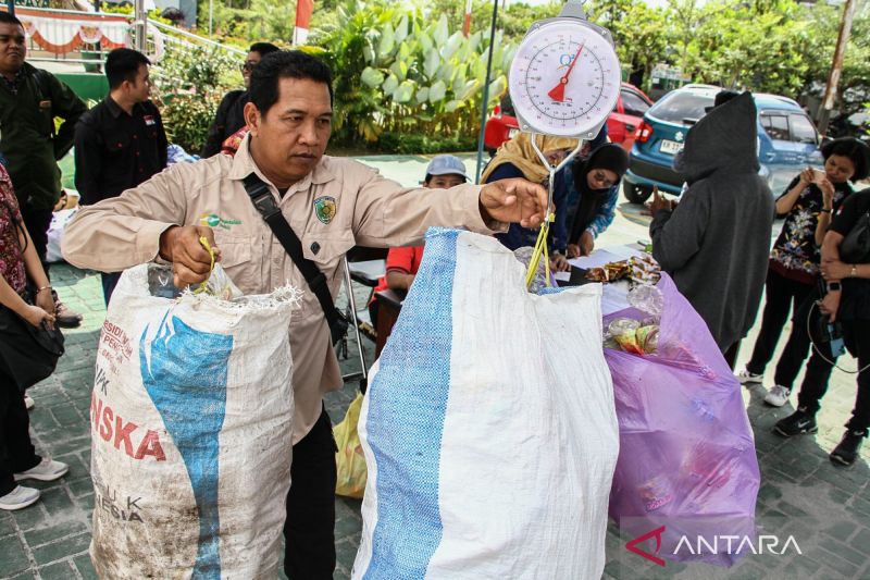 Tips mengolah sampah jadi menjadi cuan, simak caranya!