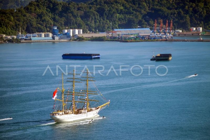 Kedatangan KRI Bima Suci di Padang