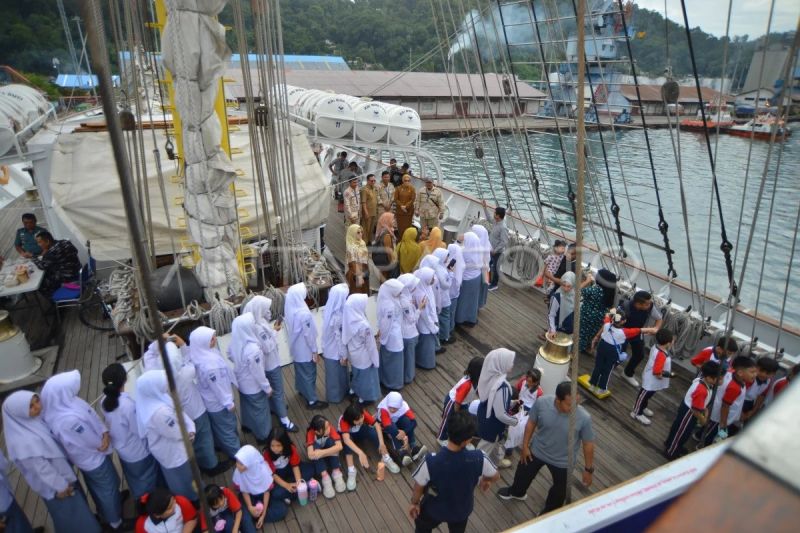 Open ship KRI Bima Suci di Padang