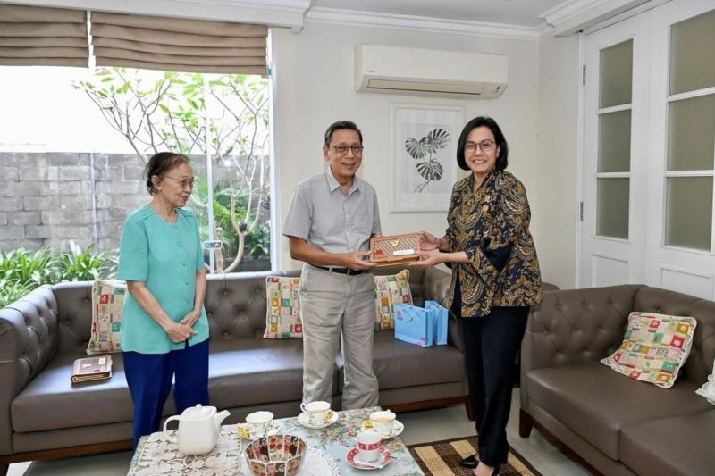 Prabowo utus Sri Mulyani antar undangan HUT RI ke Boediono