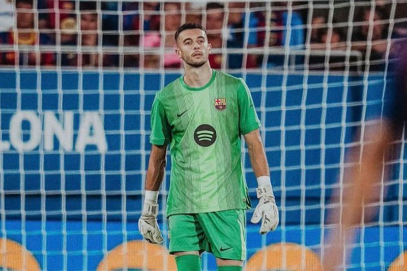 Kiper Barcelona Marc-Andre ter Stegen resmi berseragam Girona