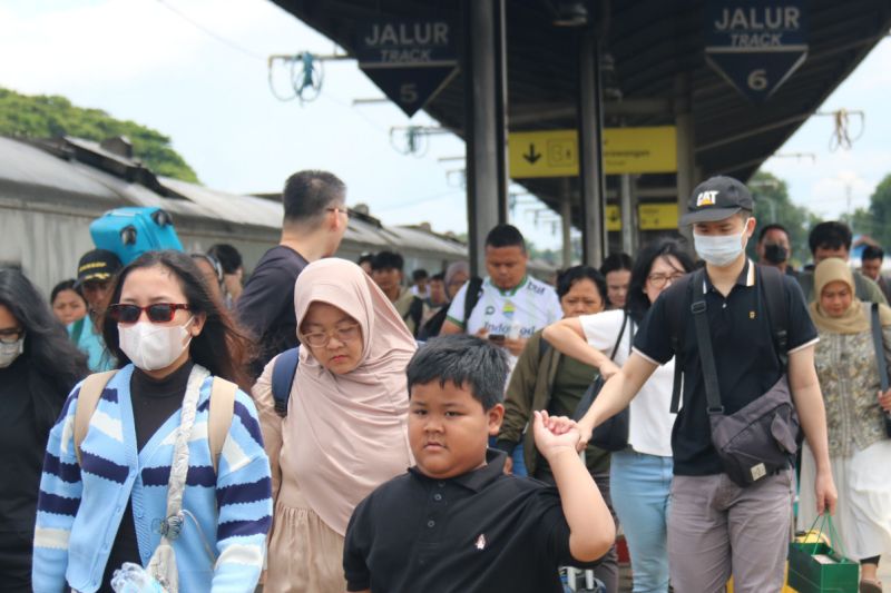 KAI Cirebon menambah 2.560 tiket kelas ekonomi saat libur HUT ke-80 RI