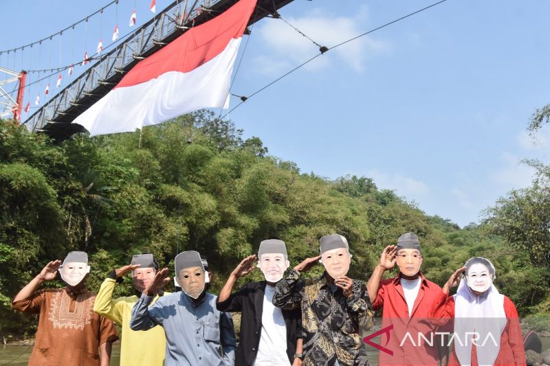 Topeng seluruh Presiden ditampilkan saat peringati HUT RI di Tasikmalaya