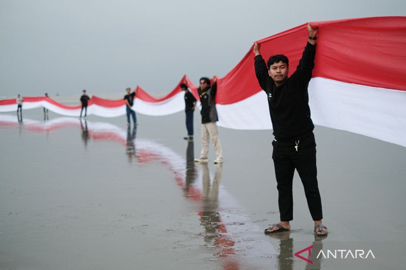 Pembentangan bendera Merah Putih 580 meter di Konawe