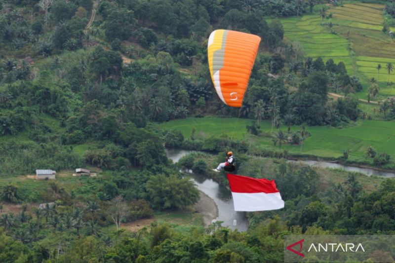 Upacara HUT ke-80 RI di Puncak Sani-sani