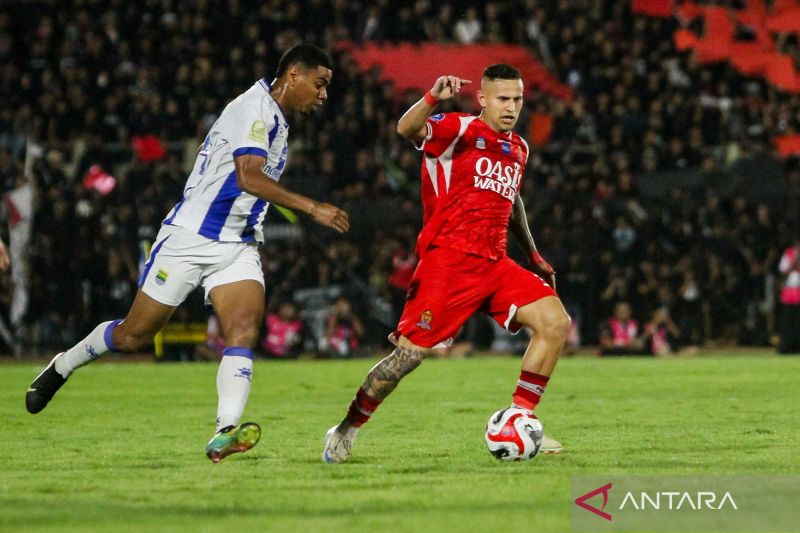 Klasemen Persib Bandung tembus tiga besar setelah hantam PSBS 3-0