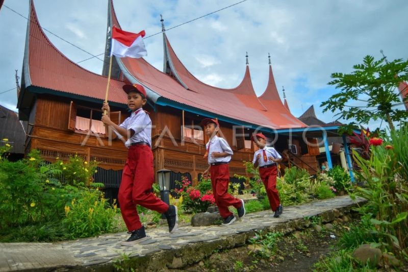 Upacara bendera HUT ke-80 RI di Kawasan Saribu Rumah Gadang