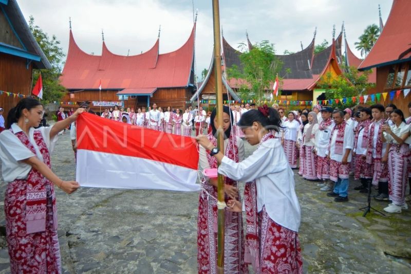 Upacara bendera HUT ke-80 RI di Kawasan Saribu Rumah Gadang