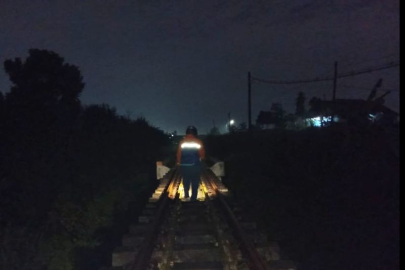 KAI Daop 2 sempat menghentikan perjalanan KA imbas gempa hari ini Bekasi-Karawang