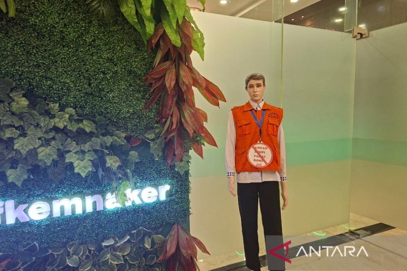 Kemarin ekonomi, OTT Wamenaker hingga patung rompi oranye di Kemenaker