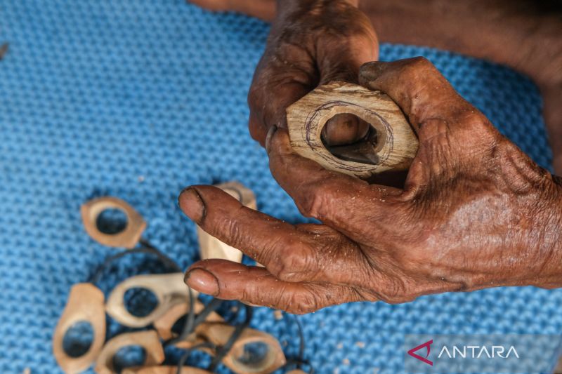 Kaca mata penyelam tradisional khas Bajo Wakatobi