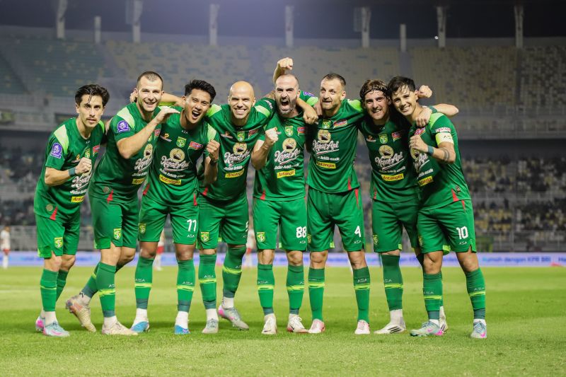 Persebaya tekuk Bali United 5-2 di GBT